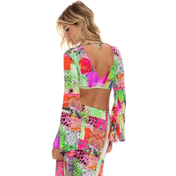 FIERCE SOUL - Bell Sleeve Crop Top - Picture 2 of 2